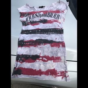 Crash And Burn Tee small red grey black